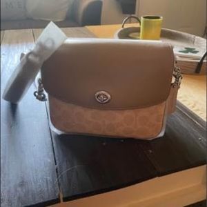 COACH hand bag- SIG C CASSIE CB 19
